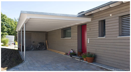 Eingangsbereich mit Carport