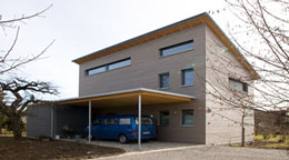 Eingangsbereich mit Carport